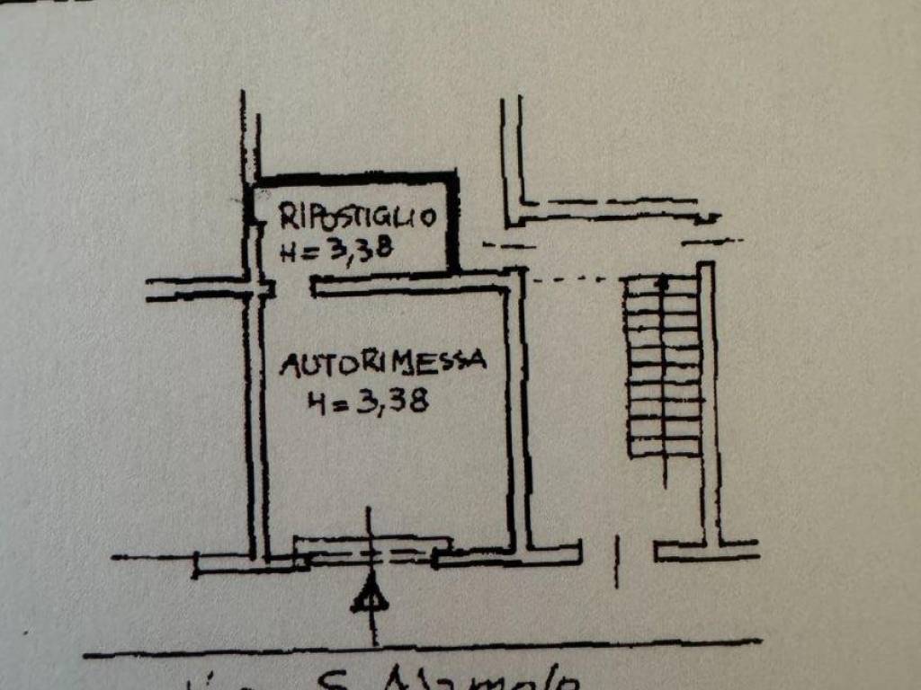 negozio in vendita a Bologna in zona Santo Stefano