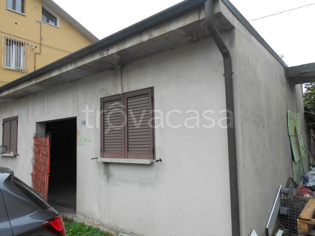 negozio in vendita a Bologna in zona Lame