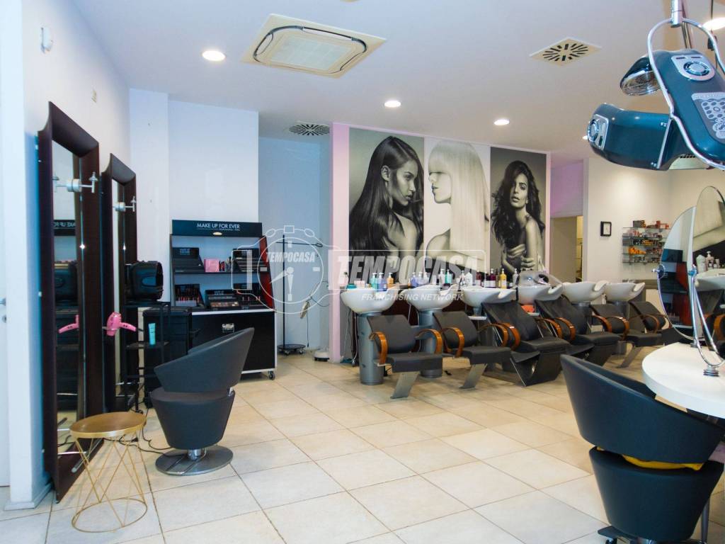 negozio in vendita a Bologna in zona Reno