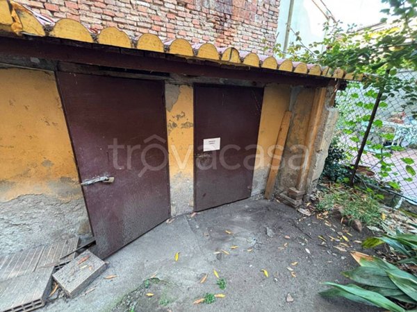 locale commerciale in vendita a Bologna in zona San Vitale