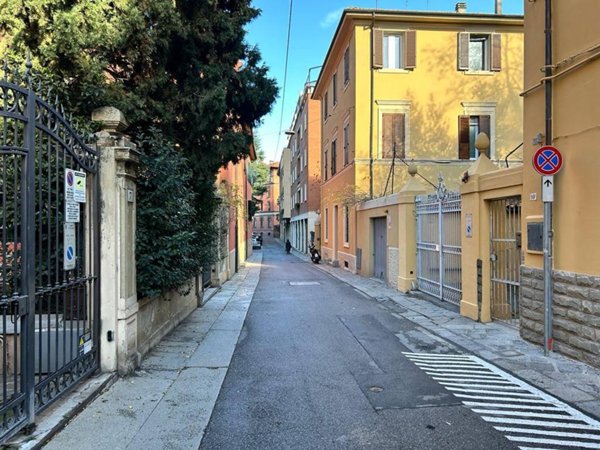 casa indipendente in vendita a Bologna in zona Santo Stefano