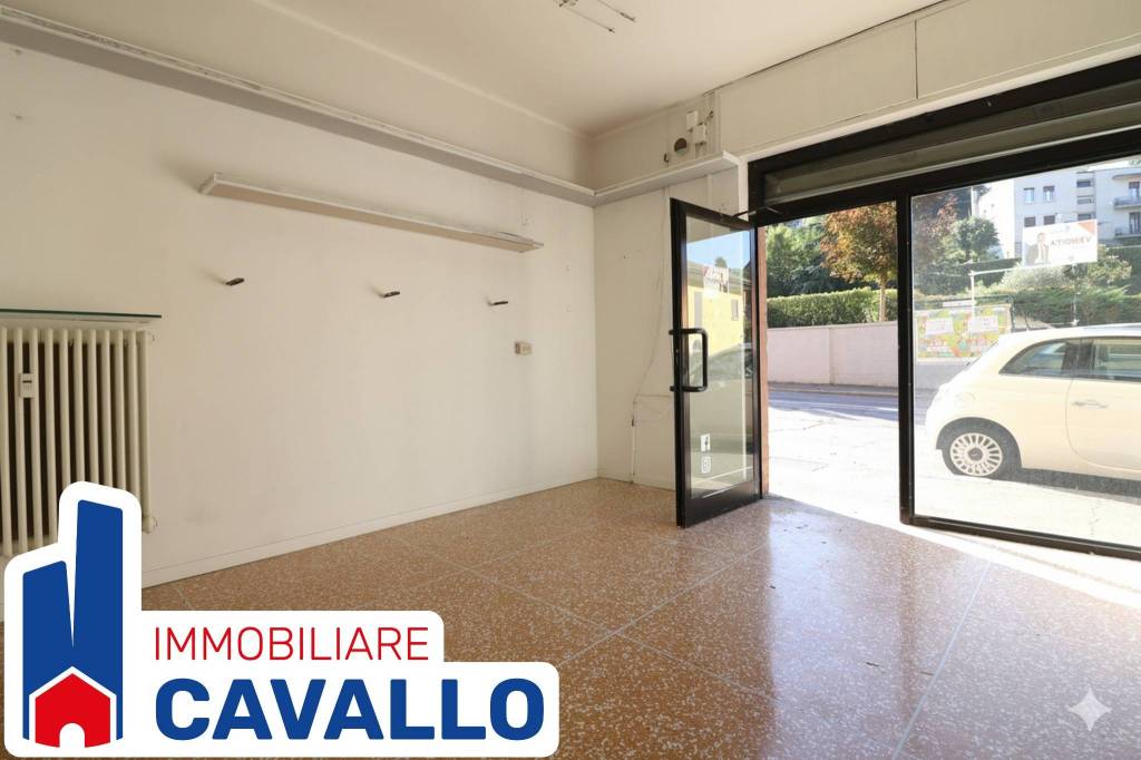 negozio in vendita a Bologna in zona Saragozza