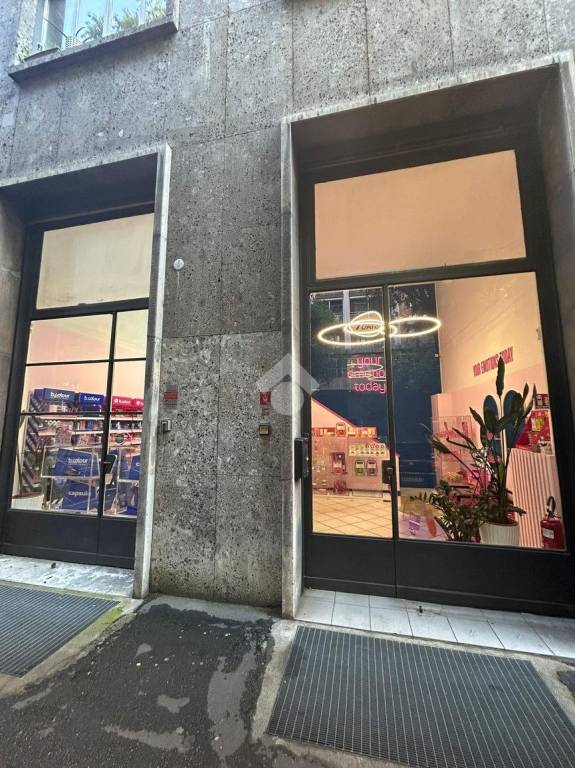 negozio in vendita a Bologna in zona Quartiere Porto