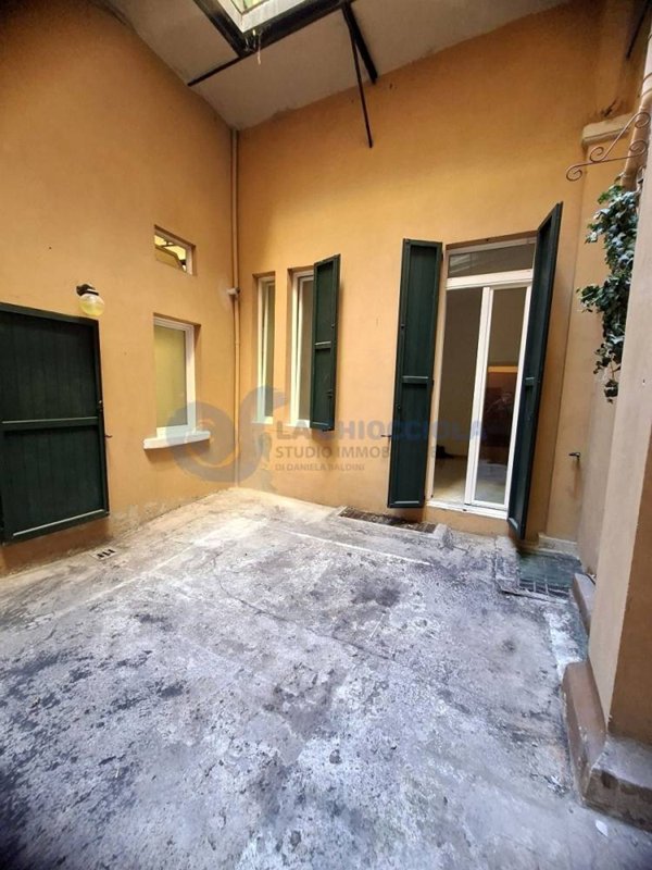 ufficio in vendita a Bologna in zona Centro Storico