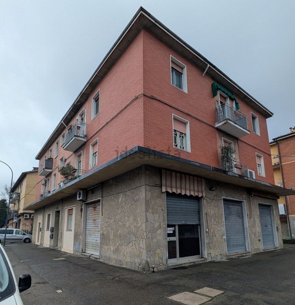negozio in vendita a Bologna in zona Barca