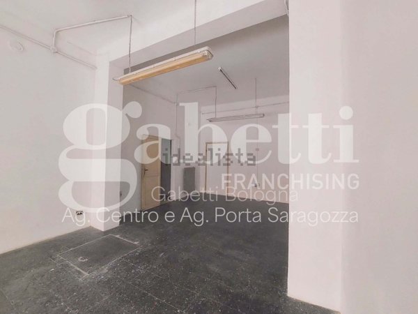 negozio in vendita a Bologna in zona San Vitale