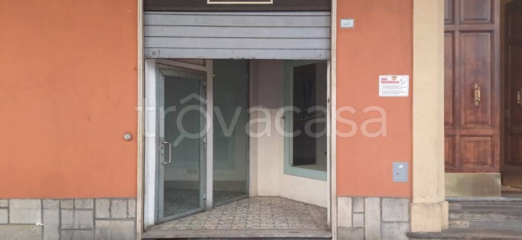 negozio in vendita a Bologna in zona Quartiere Porto