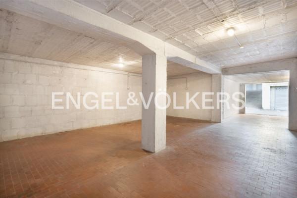 negozio in vendita a Bologna in zona Barca