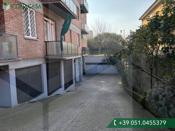 negozio in vendita a Bologna in zona Santa Viola