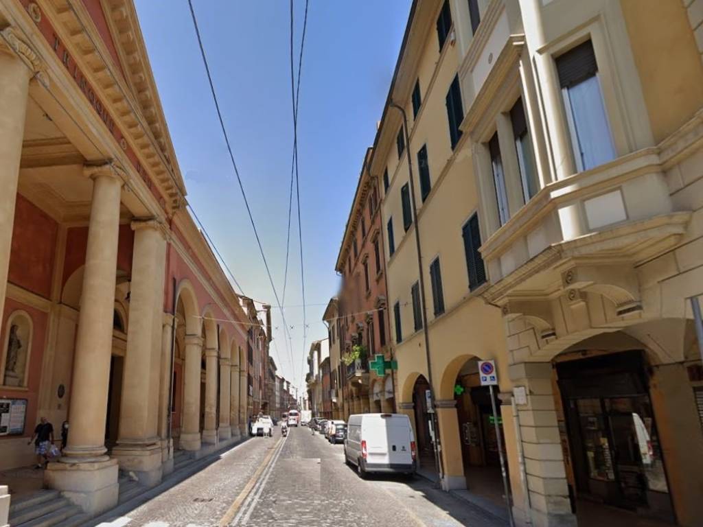 negozio in vendita a Bologna in zona Santo Stefano