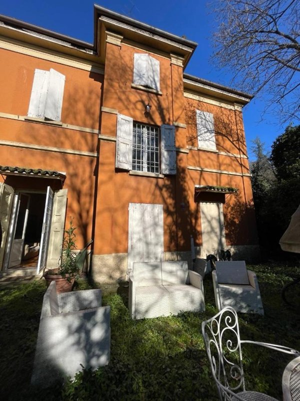 casa indipendente in vendita a Bologna in zona Santo Stefano