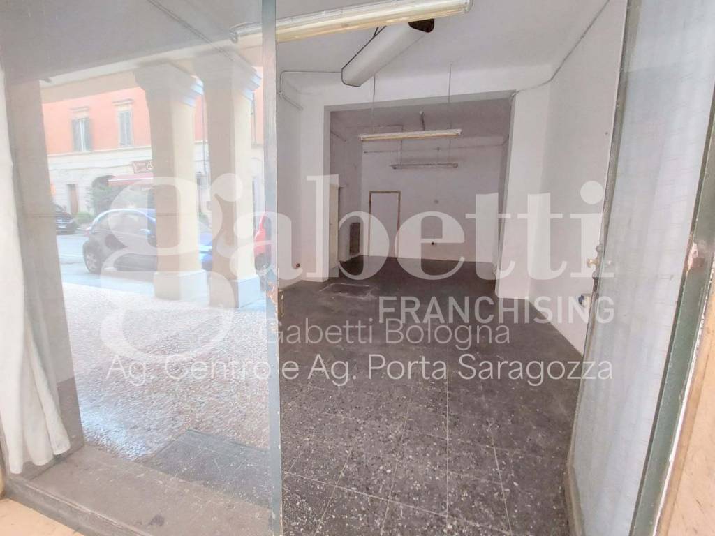 negozio in vendita a Bologna in zona San Vitale