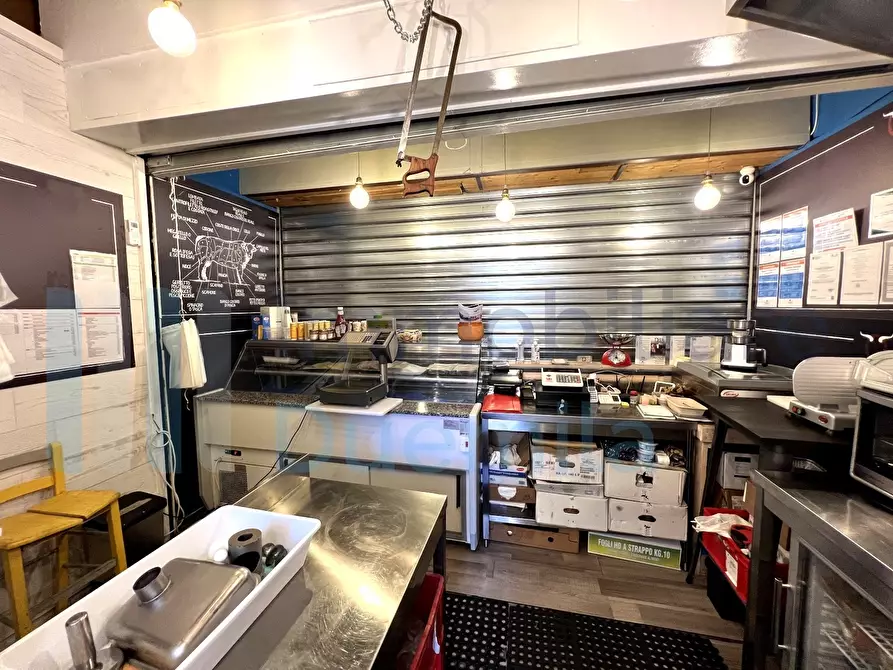 negozio in vendita a Bologna in zona Santo Stefano