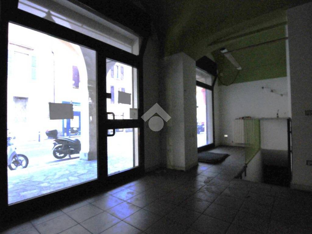 negozio in vendita a Bologna in zona Savena