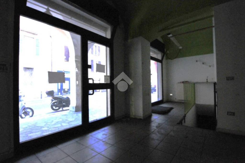 negozio in vendita a Bologna in zona Savena