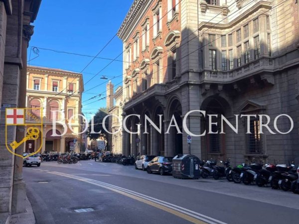 negozio in vendita a Bologna in zona Santo Stefano