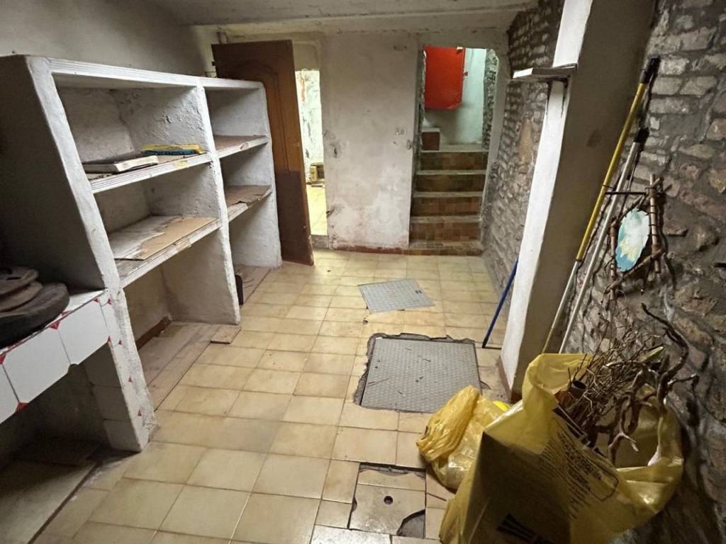 locale commerciale in vendita a Bologna in zona Centro Storico