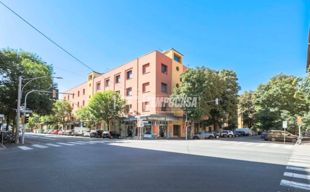 negozio in vendita a Bologna in zona Bolognina