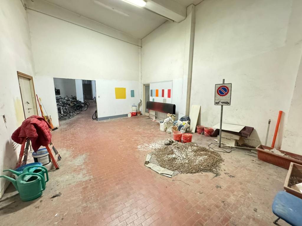 locale commerciale in vendita a Bologna in zona Centro Storico