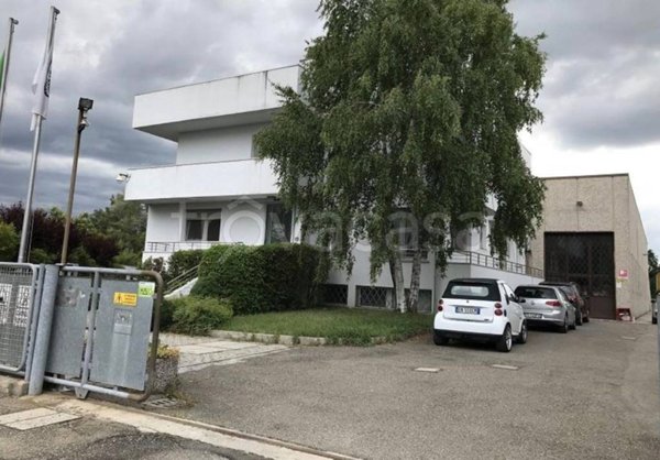 capannone in vendita a Bologna in zona San Vitale