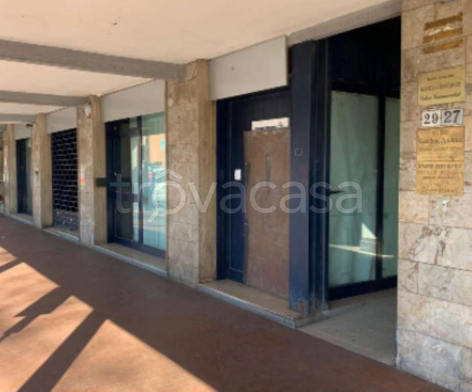 negozio in vendita a Bologna in zona San Donato