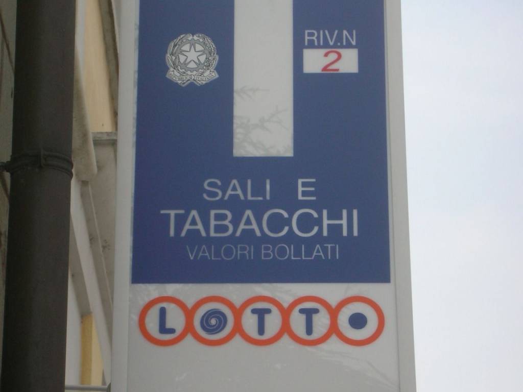 negozio in vendita a Bologna in zona San Vitale