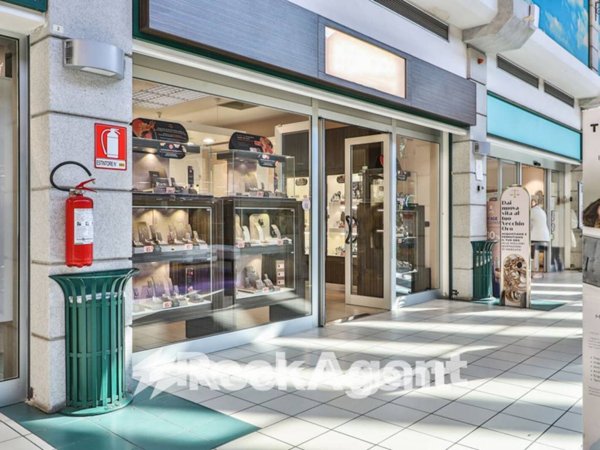 negozio in vendita a Bologna in zona Savena