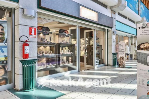 negozio in vendita a Bologna