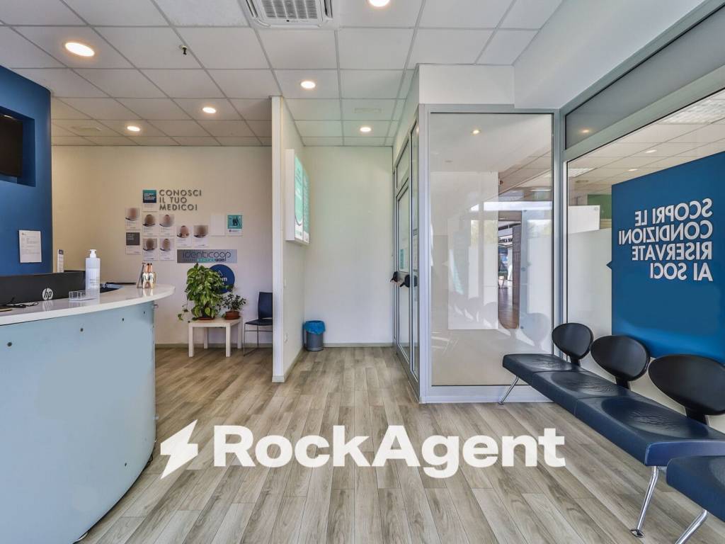 ufficio in vendita a Bologna in zona Savena