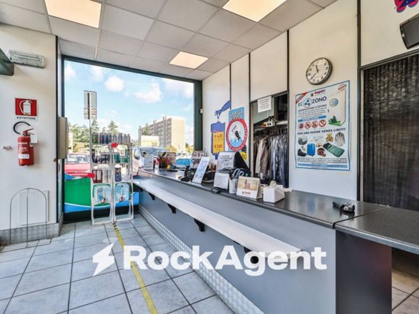 negozio in vendita a Bologna in zona Savena