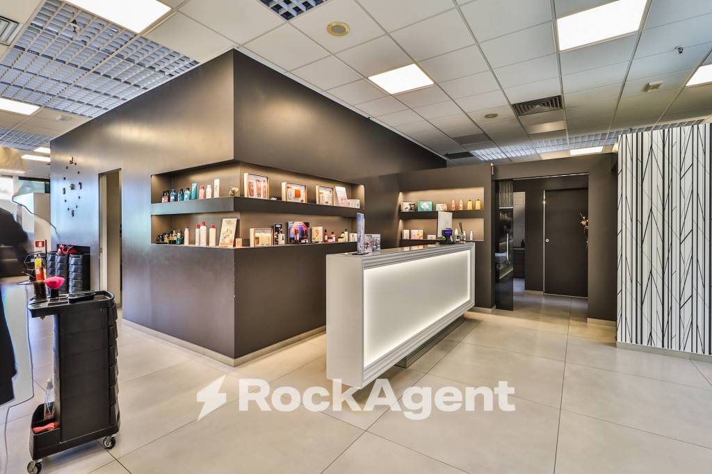 negozio in vendita a Bologna in zona Savena