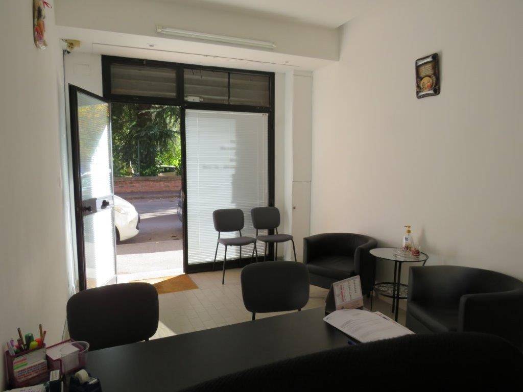 negozio in vendita a Bologna in zona Barca
