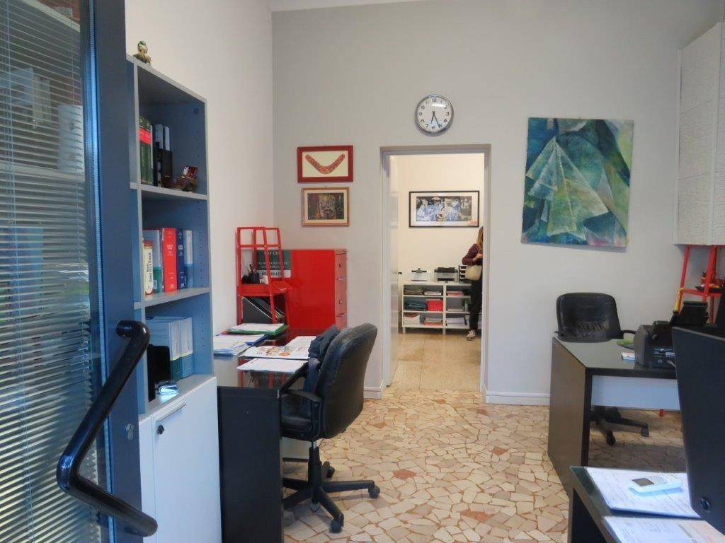 negozio in vendita a Bologna in zona Saragozza