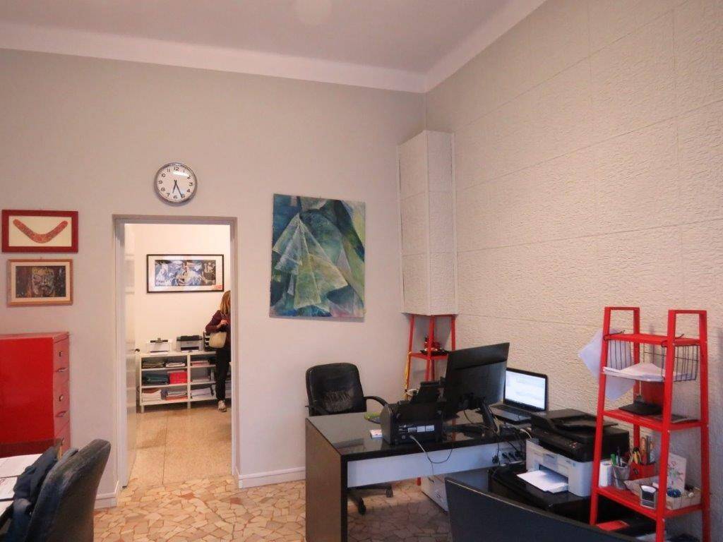 negozio in vendita a Bologna in zona Saragozza