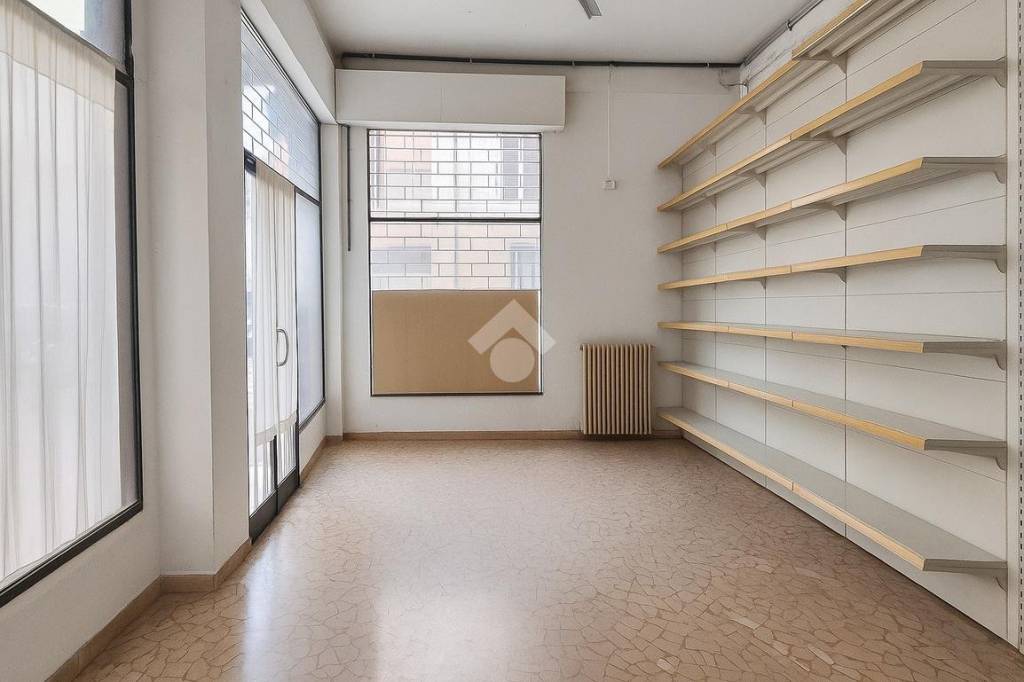 negozio in vendita a Bologna in zona Savena