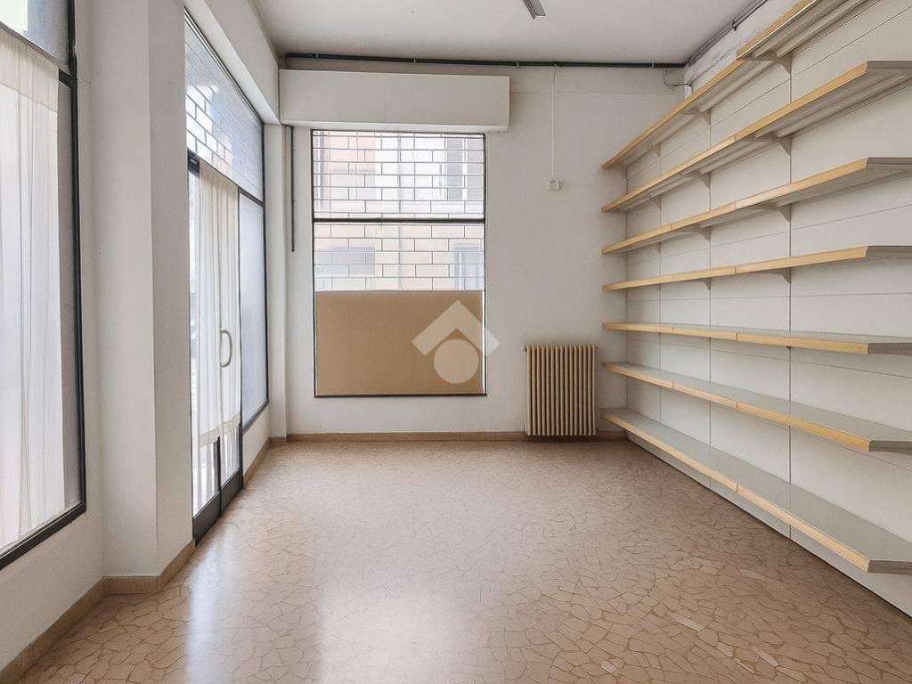 negozio in vendita a Bologna in zona Savena