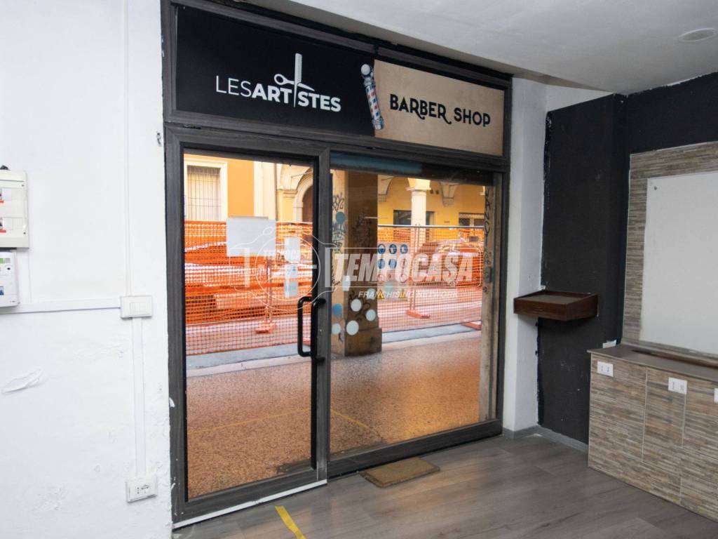 negozio in vendita a Bologna