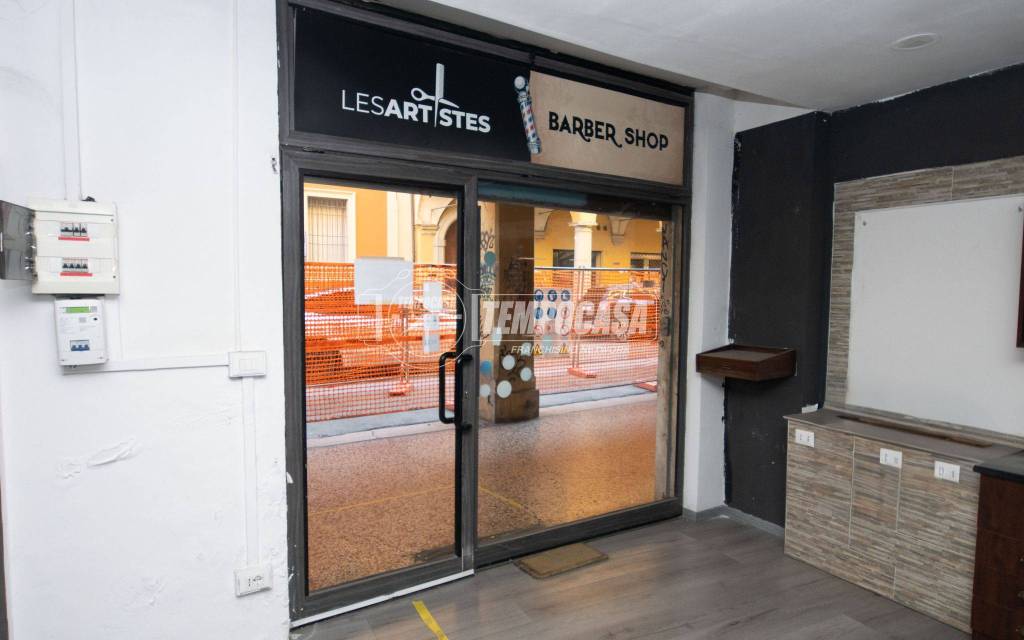 negozio in vendita a Bologna in zona San Vitale