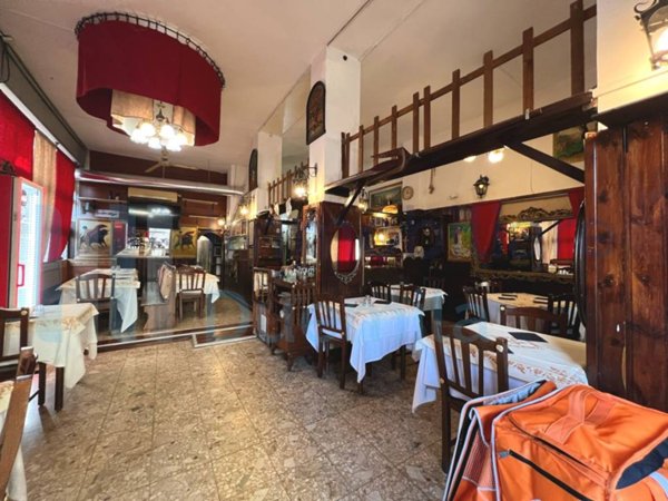 negozio in vendita a Bologna in zona Barca