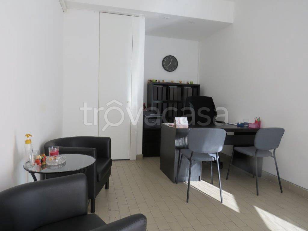 negozio in vendita a Bologna in zona Santa Viola