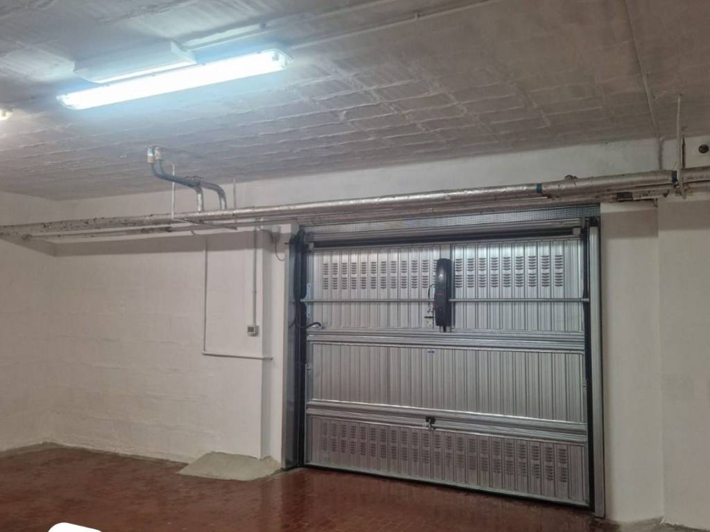 locale commerciale in vendita a Bologna in zona San Donato