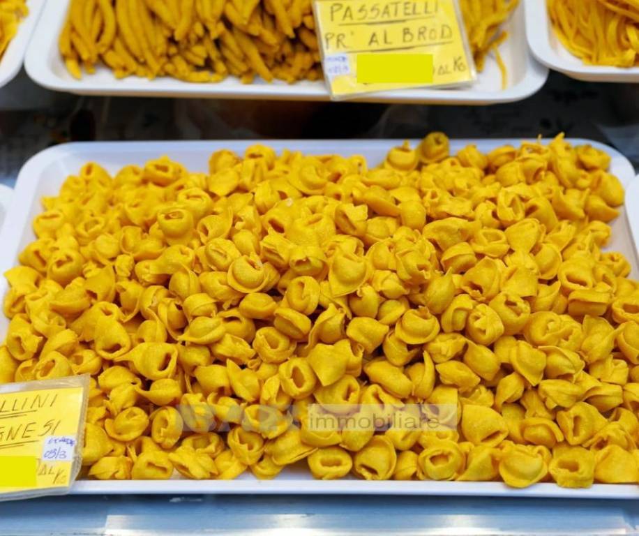 negozio in vendita a Bologna in zona Borgo Panigale