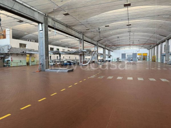 locale commerciale in vendita a Bologna in zona Aeroporto