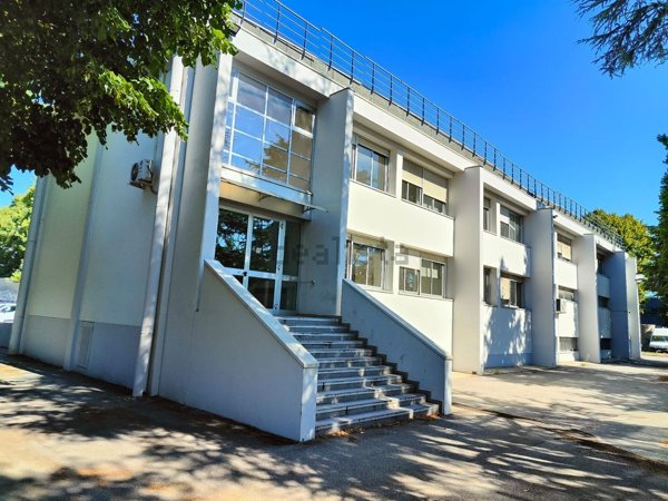 ufficio in vendita a Bologna in zona Zona Industriale Ròveri