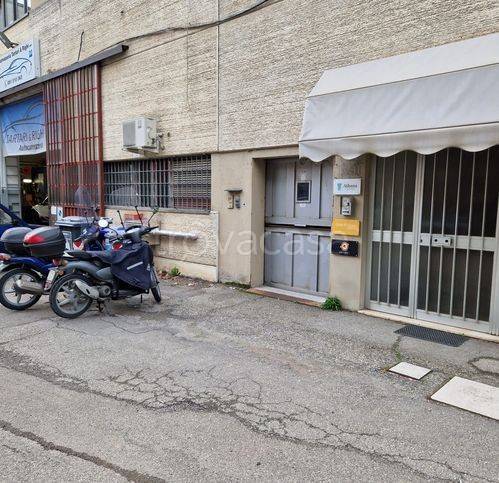 ufficio in vendita a Bologna in zona San Donato