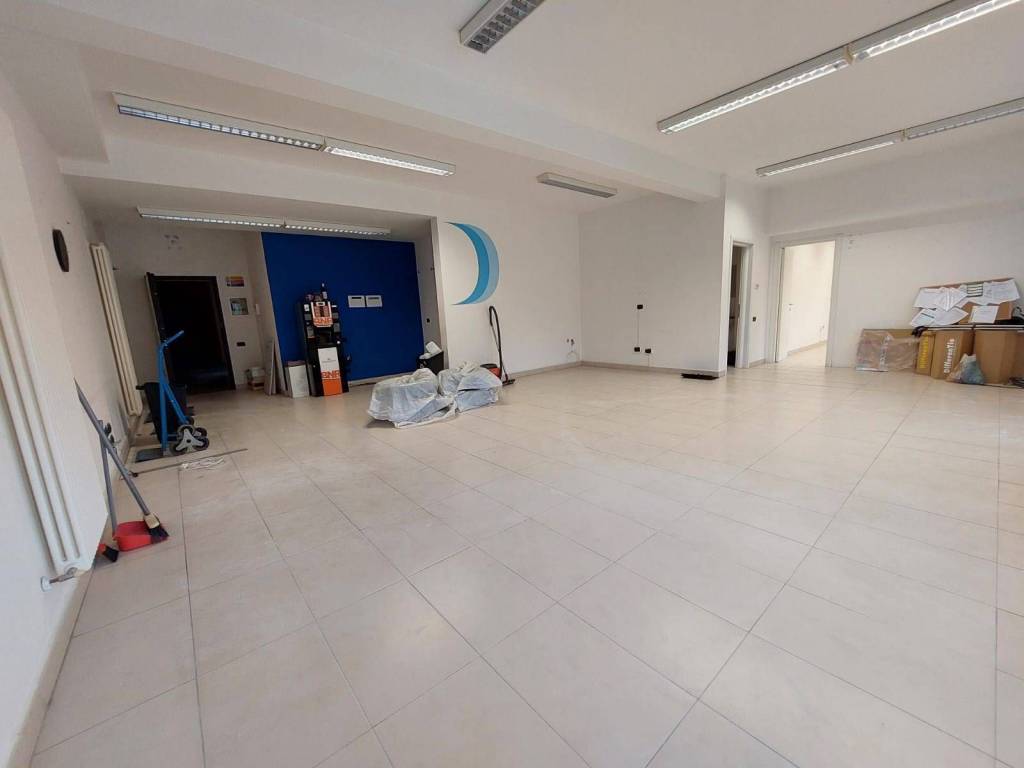 ufficio in vendita a Bologna in zona Savena