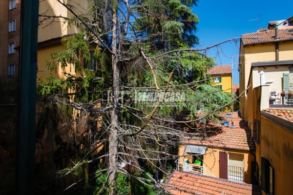 appartamento in vendita a Bologna in zona Centro Storico