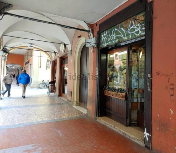 negozio in vendita a Bologna in zona Centro Storico