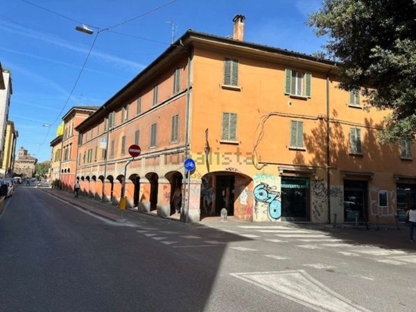 ufficio in vendita a Bologna in zona Centro Storico