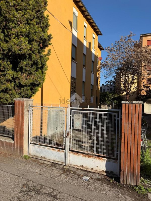 intera palazzina in vendita a Bologna in zona San Vitale